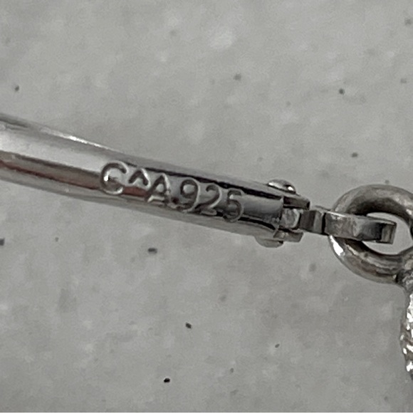 Grey semi-precious and silver oval drop earrings with claw clasp. - Picture 3 of 3